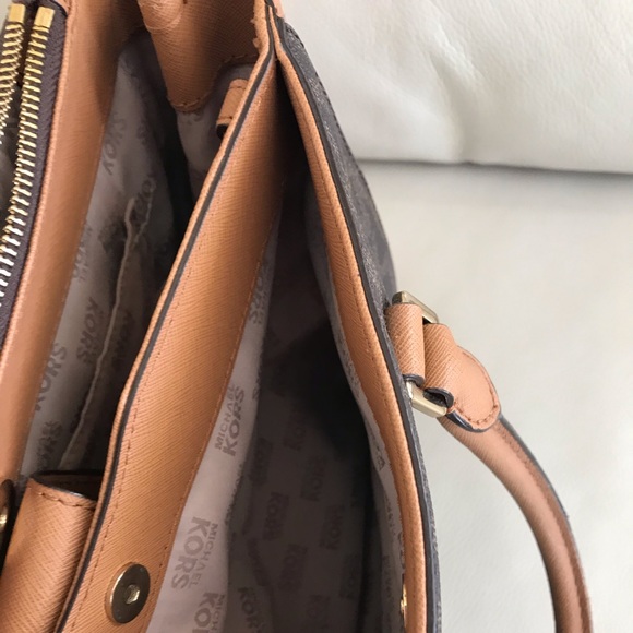 Michael Kors purse - Picture 5 of 5